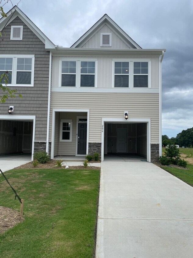 Primary Photo - 206 Golden Arms Dr