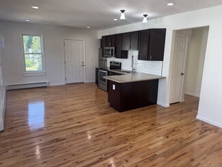 Building Photo - 450 Allen St