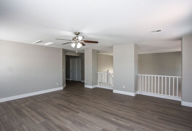 Building Photo - Large Bright and Open - 4 bedrooms Plus Lo...