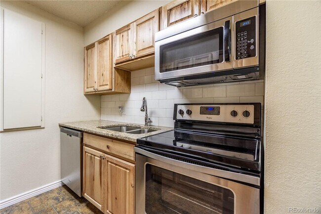 Foto del edificio - 2 bedroom condo for immediate rental ** SE...