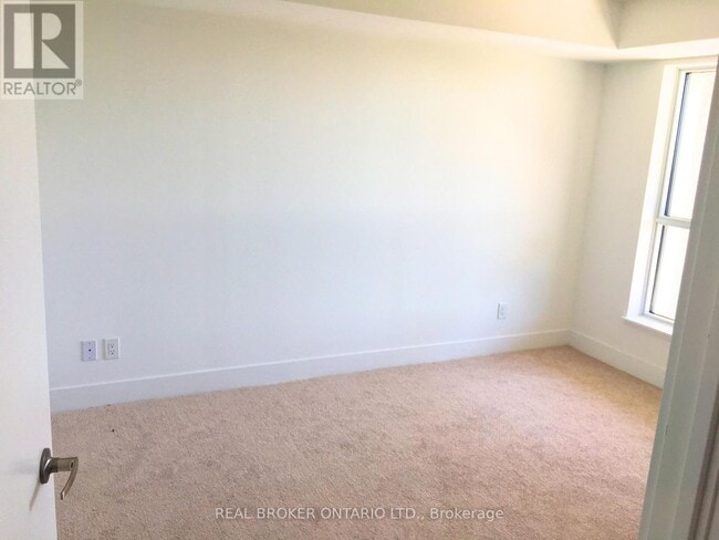 Building Photo - 1255 Bayly St