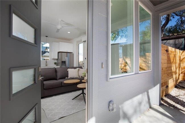 Building Photo - 2413 E 9th St