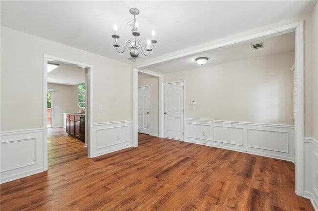 Building Photo - 916 Wendlebury Ct
