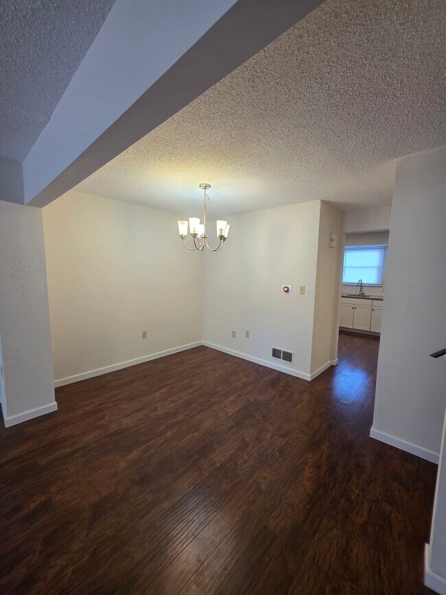 Foto del edificio - 8315 Countryside Ln