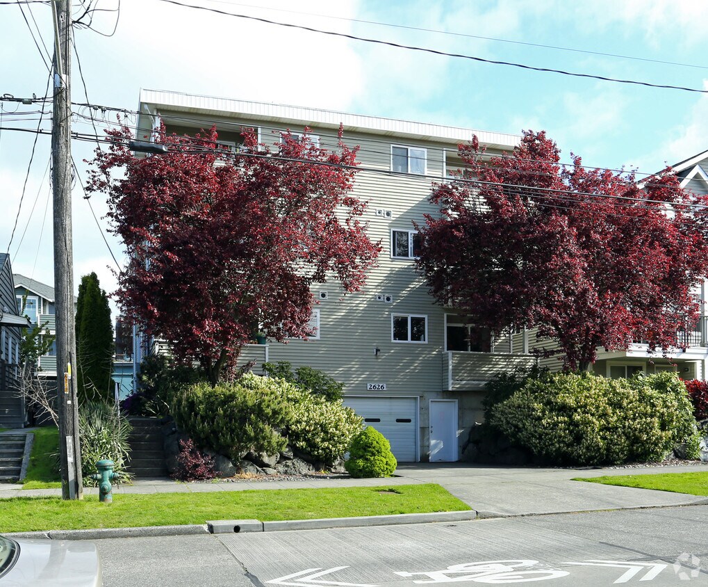 Primary Photo - 2626 Apartments