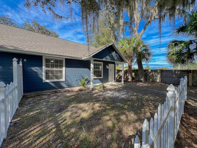 Foto del edificio - BEAUTIFUL 2/2 duplex in Eustis