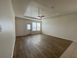 Building Photo - 5821 Mirror Ridge Dr