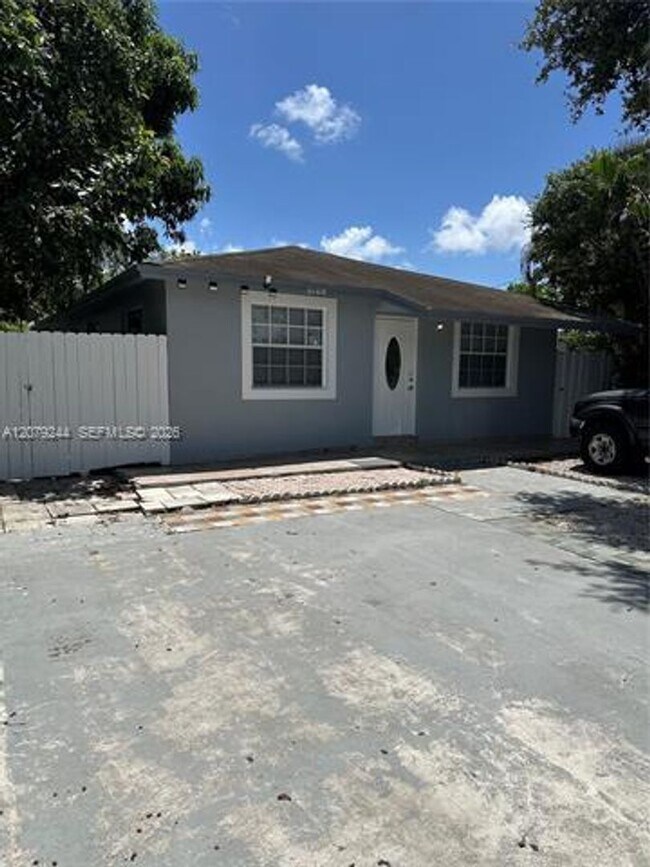 Foto del edificio - 6104 Pierce St