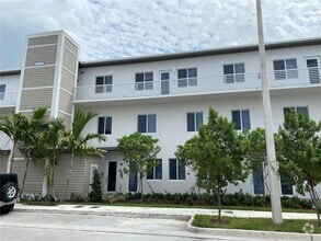 Building Photo - 6455 NW 103rd Pl
