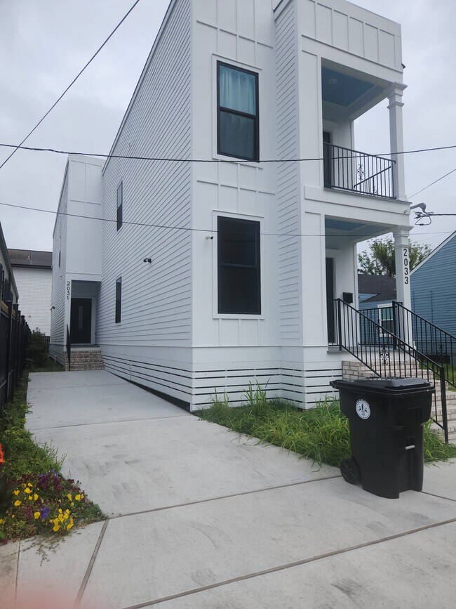 ¡Construcción totalmente nueva! - 2033 Conti St