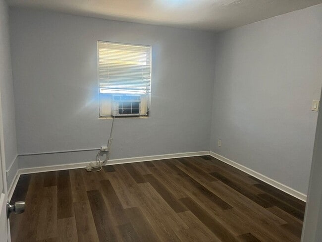 Building Photo - 515 N D St