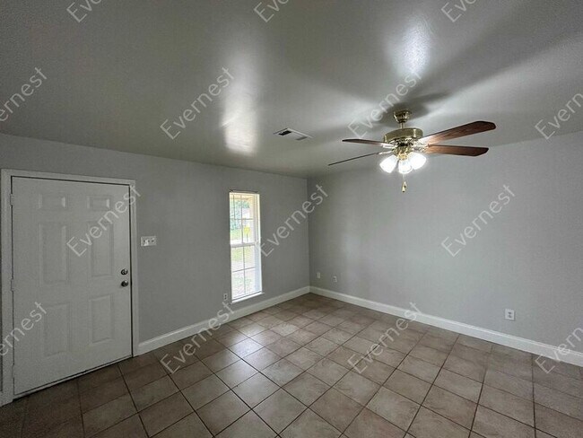 Building Photo - 3360 Fairmeadow Dr