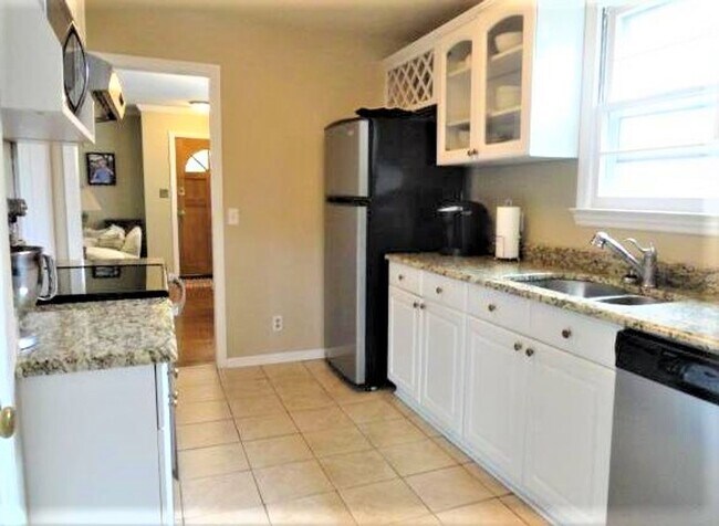 Foto del edificio - 1020 Elm Ave