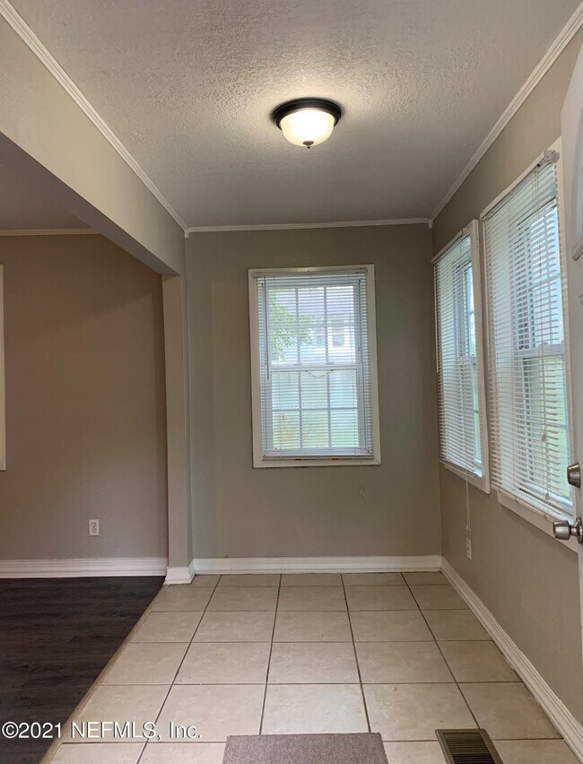 Foto del edificio - 6532 Buffalo Ave