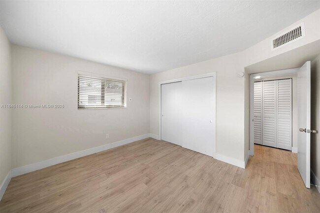 Building Photo - 1310 W 29th St