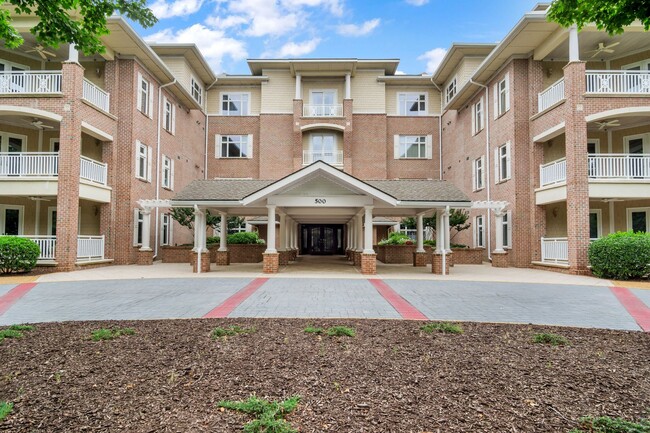 Building Photo - Kingsmill-River Bluffs