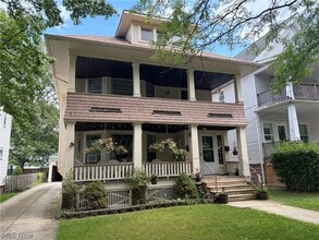 Building Photo - 1605 Larchmont Ave