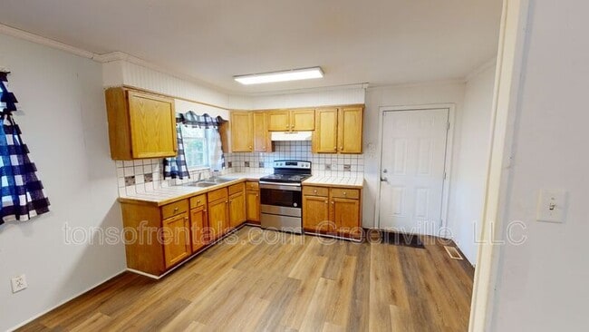 Building Photo - 102 S Poplar Springs Dr