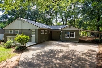 Building Photo - 230 Habersham Way
