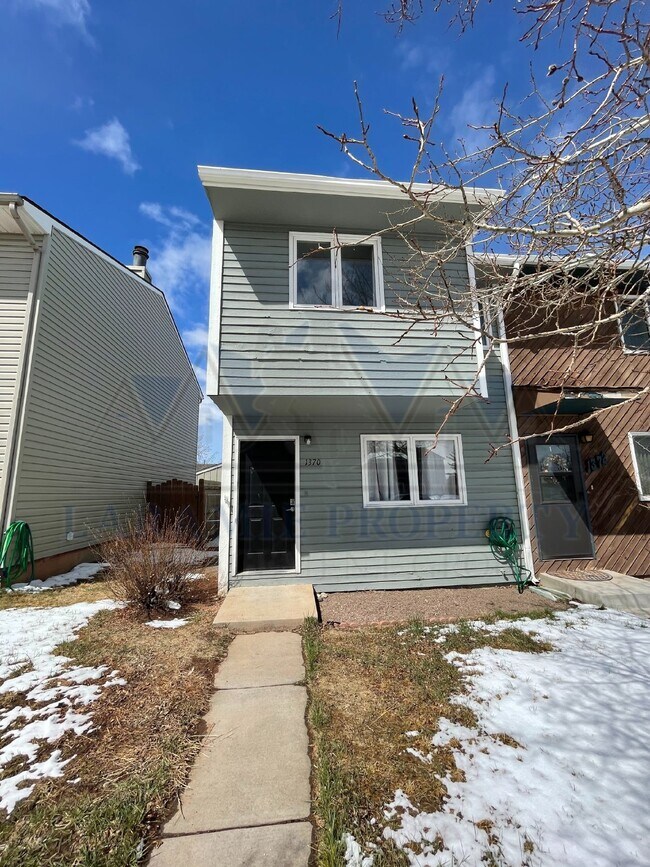 Building Photo - 3 Bedroom 2 Bathroom Townhouse