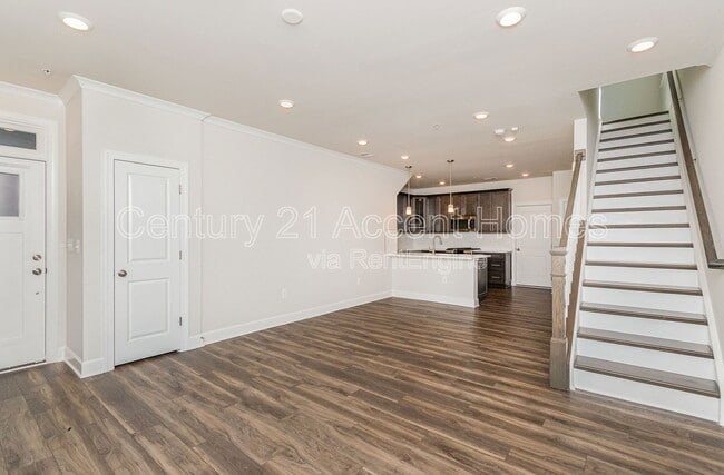 Building Photo - 43347 Goshen Run Sq