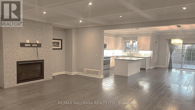 Photo du bâtiment - 98 Hollowgrove Blvd