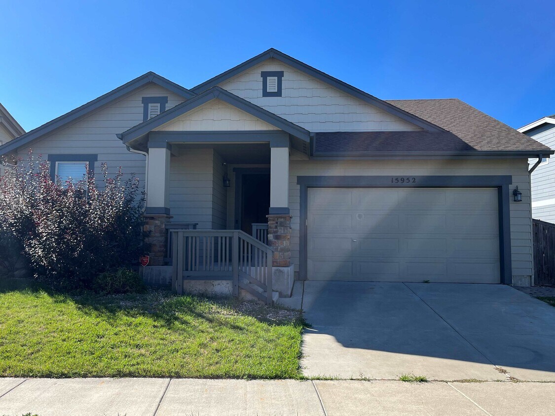Primary Photo - 15952 Village Cir