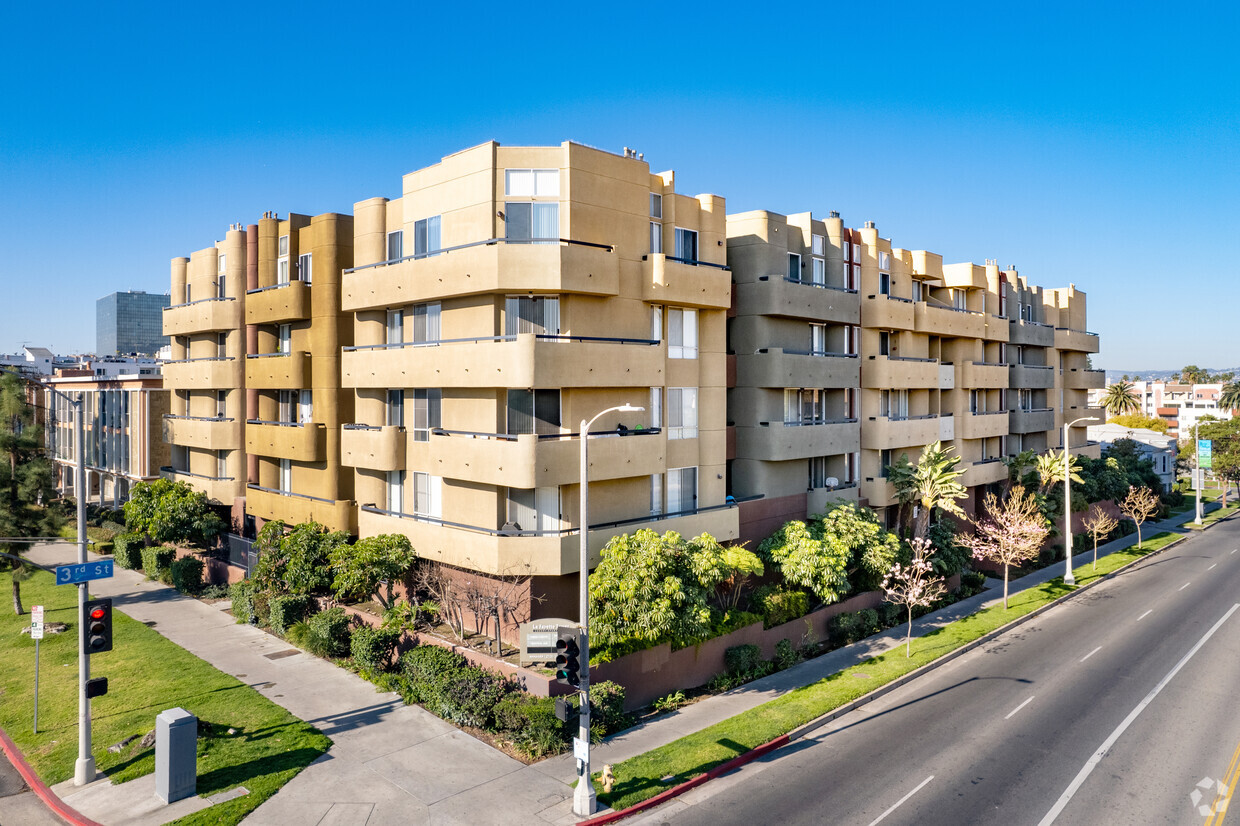 Primary Photo - Lafayette Towers Apartment