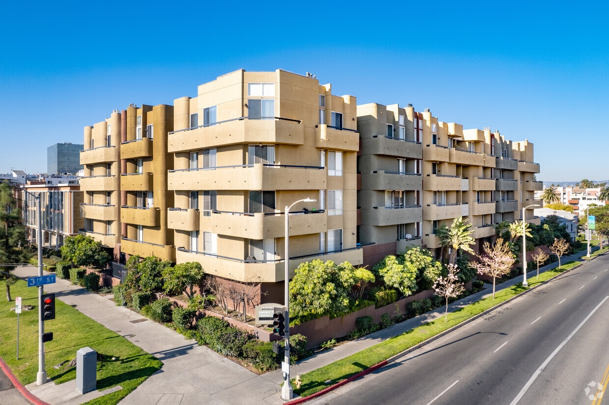 Primary Photo - Perfectly situated 2 bedroom and 2 bathroom !