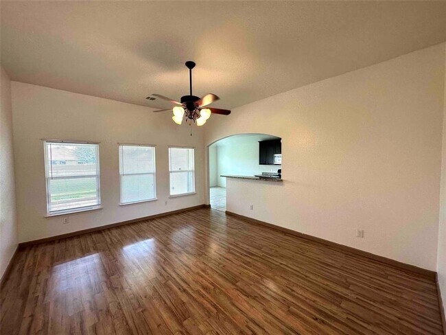 Foto del edificio - 1555 Twin Estates Dr