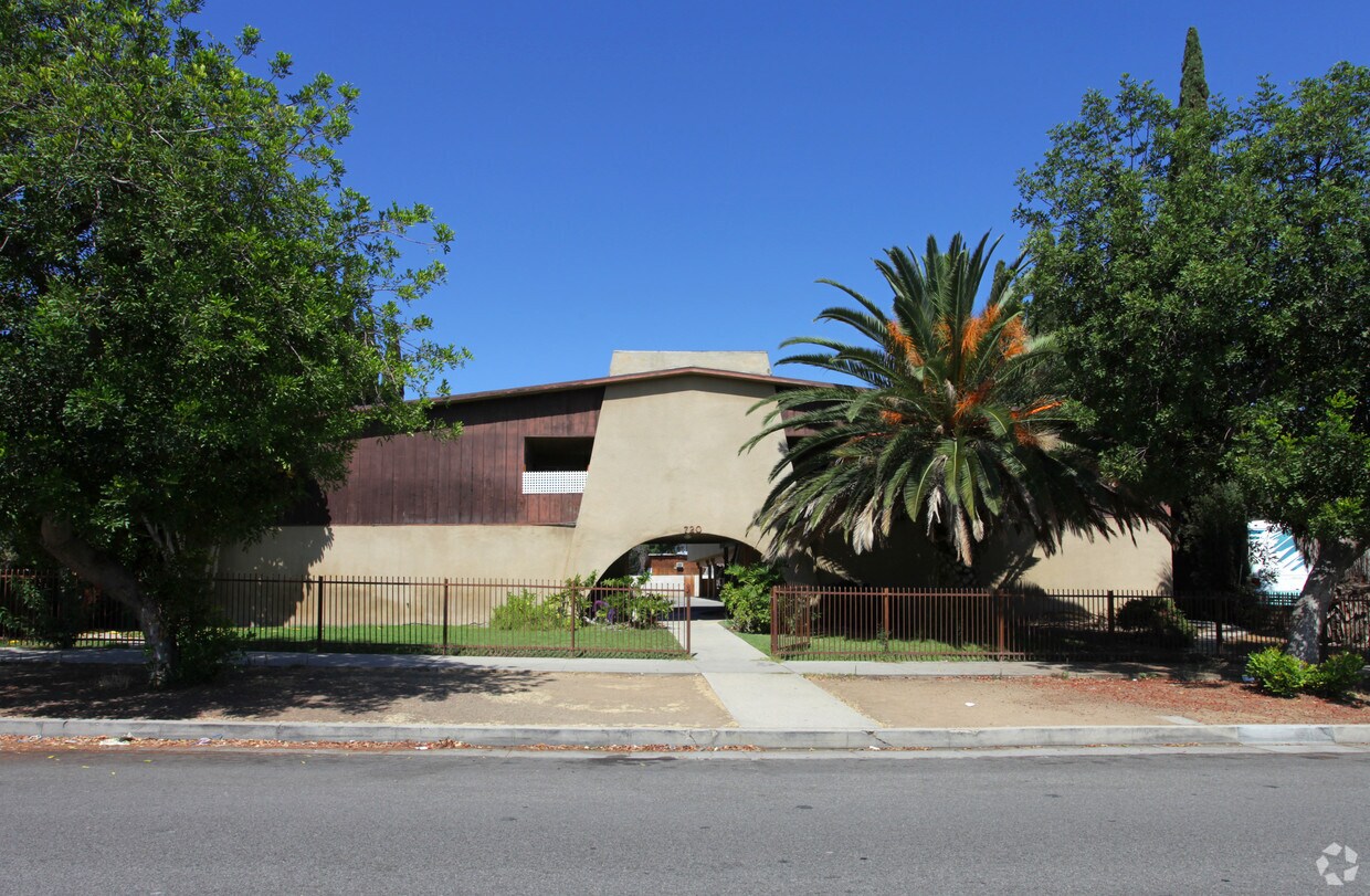Foto del edificio - 720 N Victoria Ave
