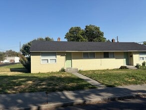 Building Photo - 506 D St SW