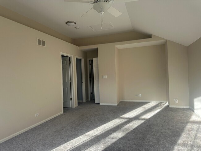 Foto del edificio - 2449 Stonegate Rd