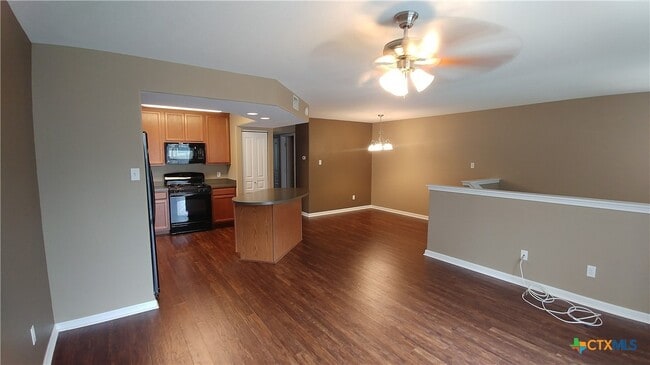 Building Photo - 112 Rush Haven AB