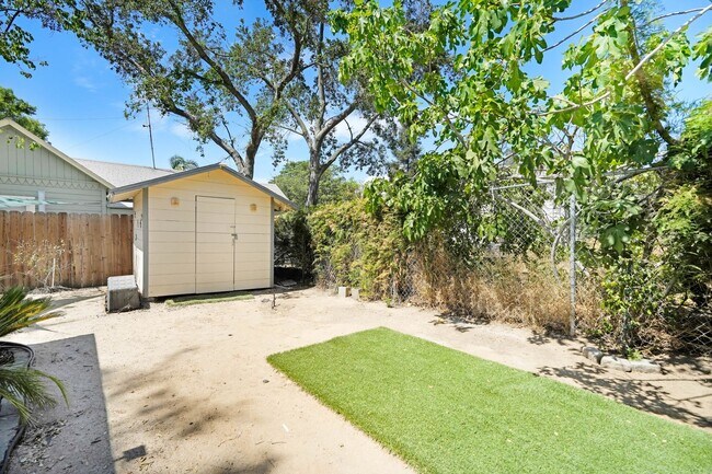 Building Photo - Beautiful 1 Bedroom Downtown Redlands Home