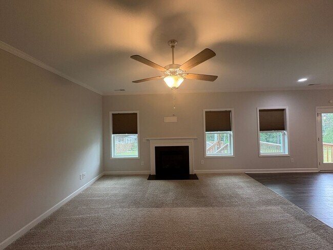 Foto del edificio - Gorgeous 4 Bed, 2.5 Bath Home in Fayetteville