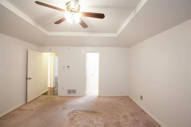 Building Photo - 2025 Lorient Dr