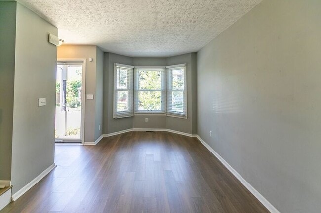 Foto del edificio - 1098-1100 Highland St