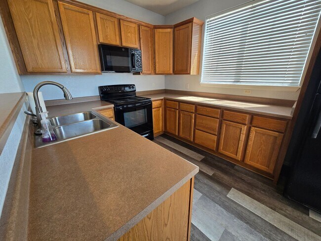Foto del edificio - Immaculate well maintained 2 bedroom end-unit condo with easy access to Boulder and Denver