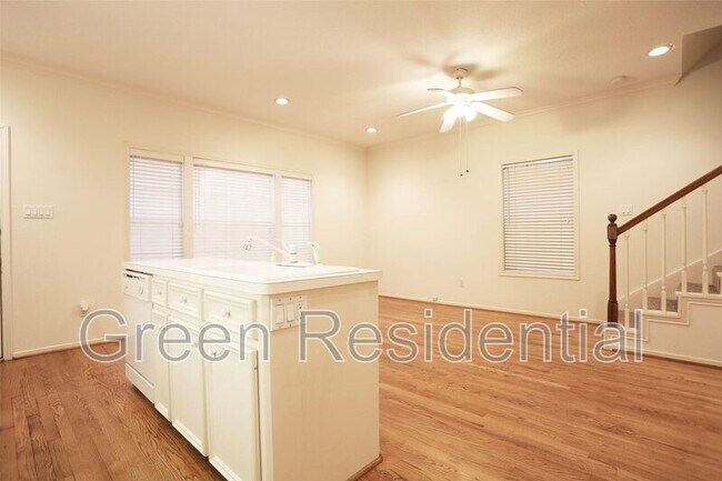 Foto del edificio - 1967 University Blvd