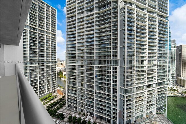 Foto del edificio - 495 Brickell Ave