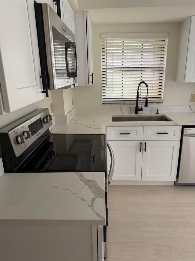 Foto del edificio - 13505 Fountain View Blvd