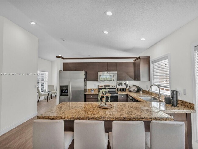Foto del edificio - 18424 NW 21st St