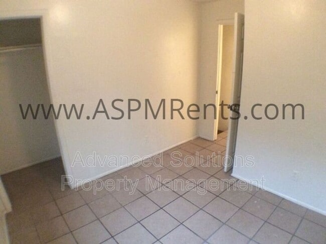 Building Photo - 1211 W Iola Ave