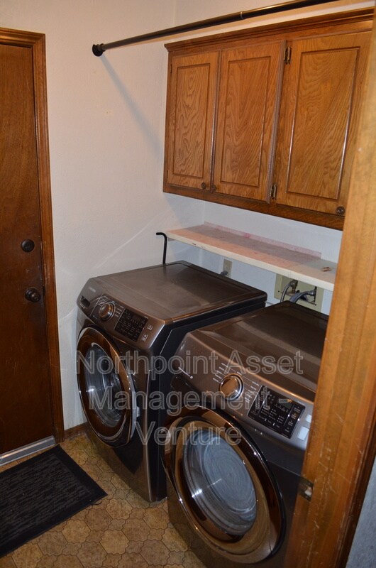Building Photo - 5033 Burntwood Dr