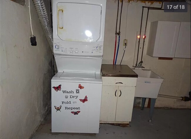 Building Photo - 530 E Locust St