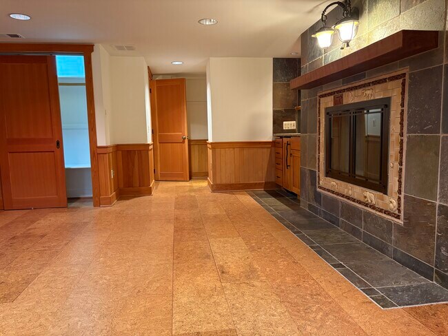 Foto del edificio - 6662 Van Winkle Dr