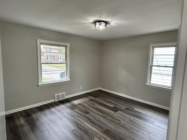 Foto del edificio - Charming Updated 4 Bedroom Cape Cod Home S...