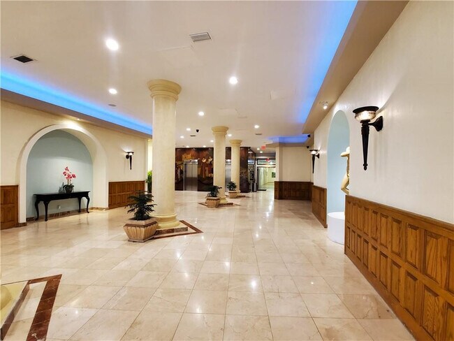 Building Photo - 3725 S Ocean Dr