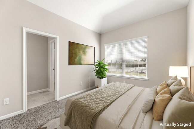 Dormitorio secundario con baño compartido tipo Jack and Jill (Plano 3301) - Villas at Kings Harbor